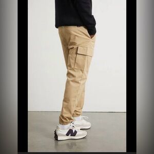 New Balance Men's Beige Joggings Cargo Pants Size XL retail prize $87